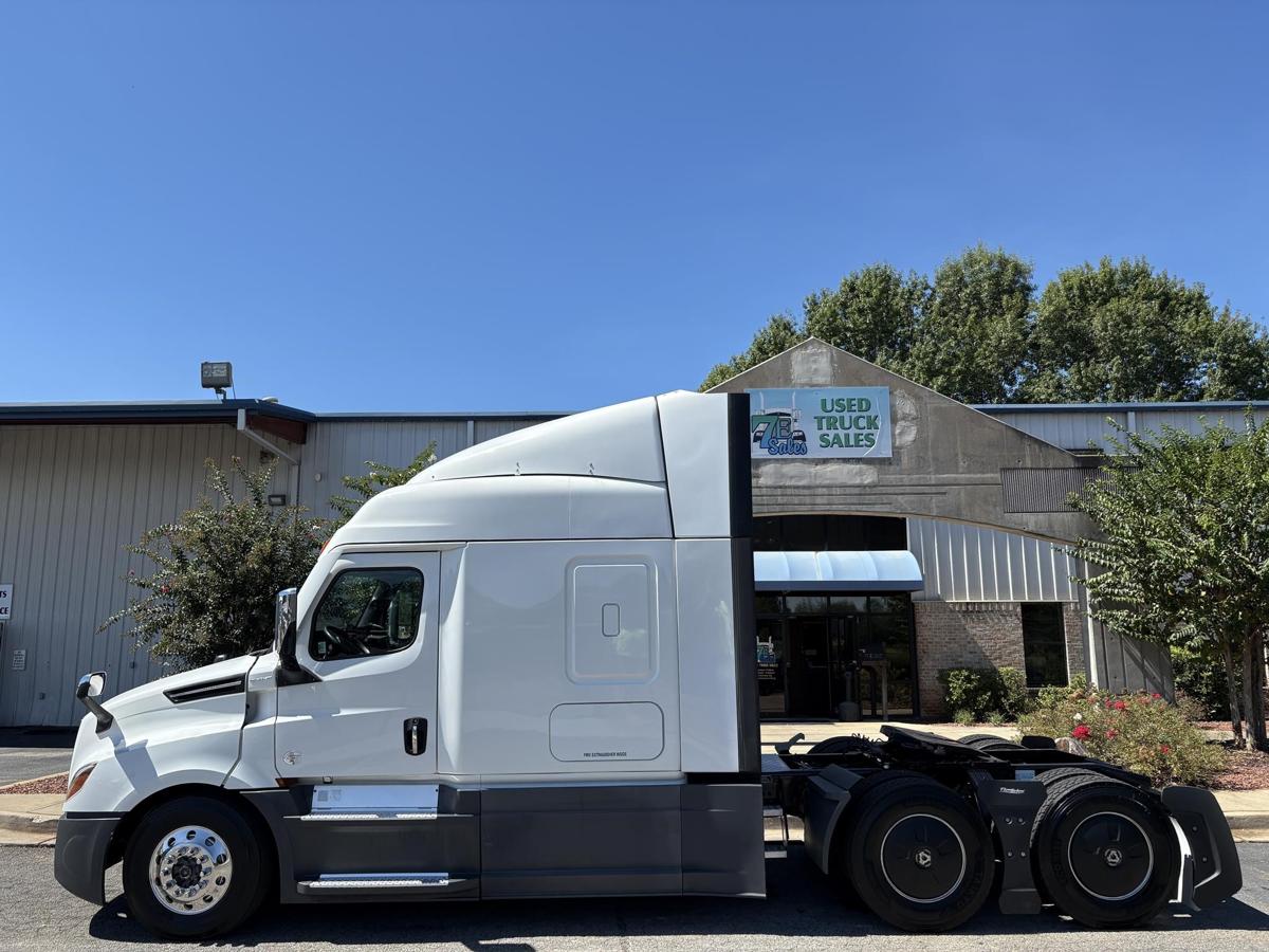 2022 Freightliner CASCADIA 126